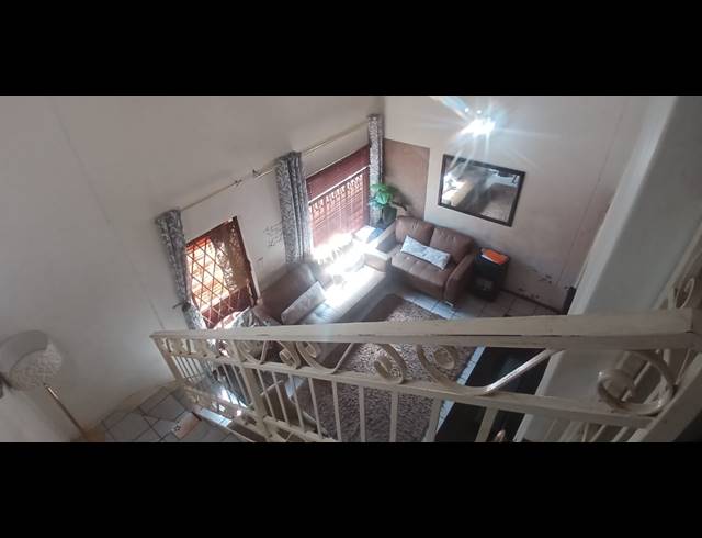 4 BEDROOM TOWNHOUSE FOR SALE IN MONDEOR